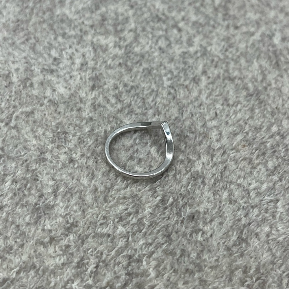 Curved Beauty Silver and White Gold Delicate V-Shape Dainty Promise Ring - Picture 3 of 9